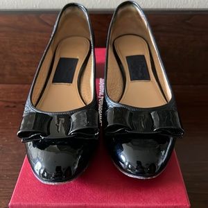 Ferragamo black patent and textured leather loafers